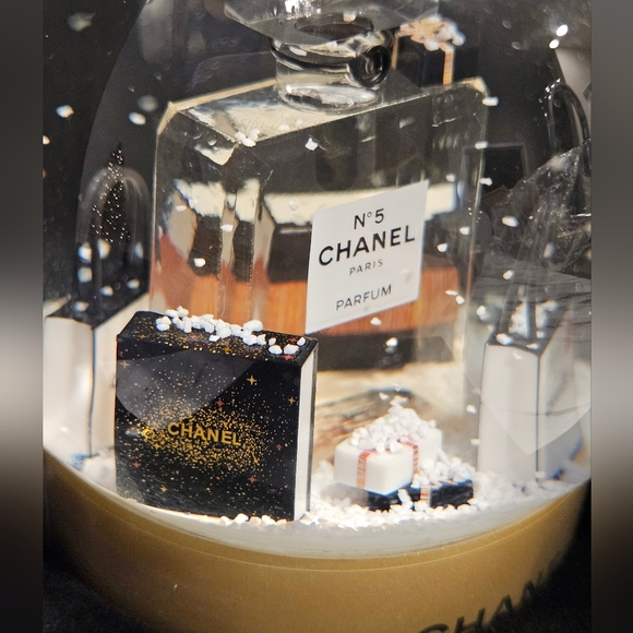 Chanel Snow #5 Gorgeous Snowglobe w/Box - Picture 8 of 9